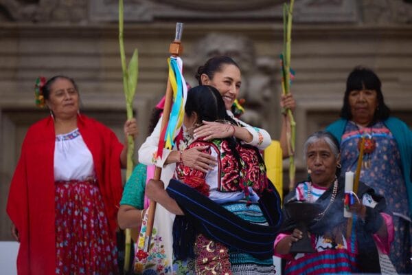 Claudia Sheinbaum recibe el bastón de mando: un hito histórico para México baston