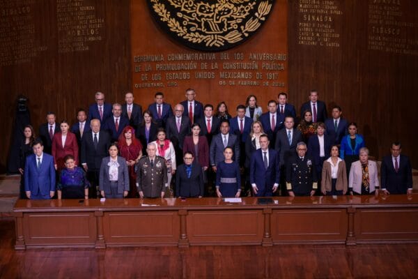 México conmemora el 108 aniversario de la Constitución de 1917 con un llamado a la unidad y la soberanía nacional ( + Videos y Fotos ) conferencia