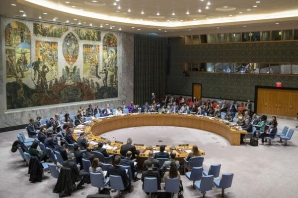 HACIA UNA COMUNIDAD LINGÜÍSTICA DECÁLOGO PARA UNA PROPUESTA DE INTEGRACIÓN MULTIPOLAR GUERRA