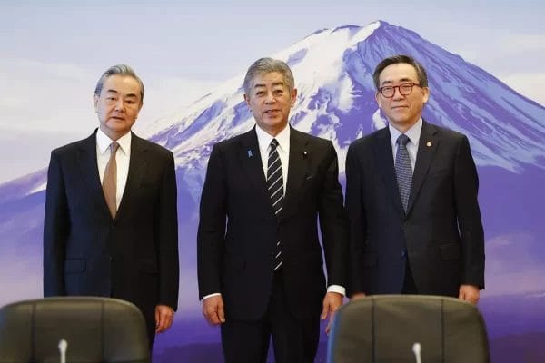 «China, Japón y Corea del Sur muestran señales de tener la intención de establecer su propio rumbo» China, Japón y Corea del Sur