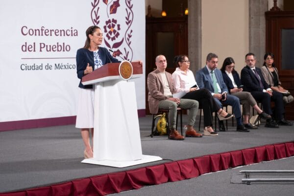 Mañanera del Pueblo del 21 de abril de 2025 ( + Videos y Fotos ) portafolio de inversion y ventanilla unica (1)