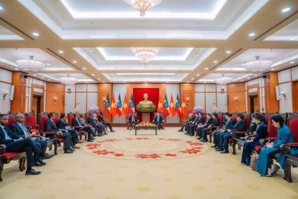 primer ministro de etiopía, abiy ahmed, realizó hoy una visita de cortesía al secretario general del partido comunista de vietnam, to lam