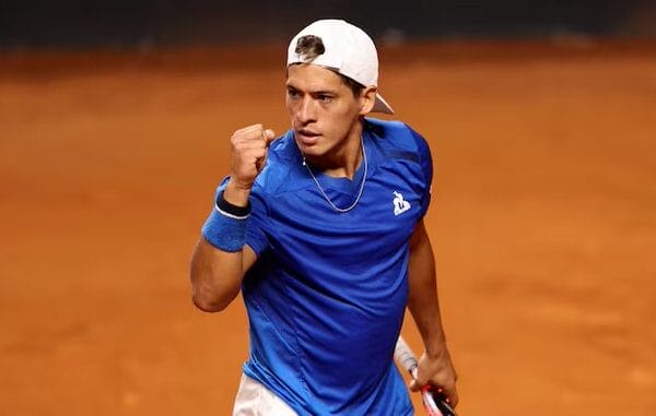 Tenista argentino Báez dice adiós al torneo Conde de Godó tenista argentino sebastián báez