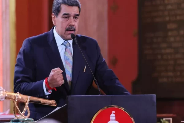 Maduro llama a dejar la dependencia con tecnología procedente de Occidente