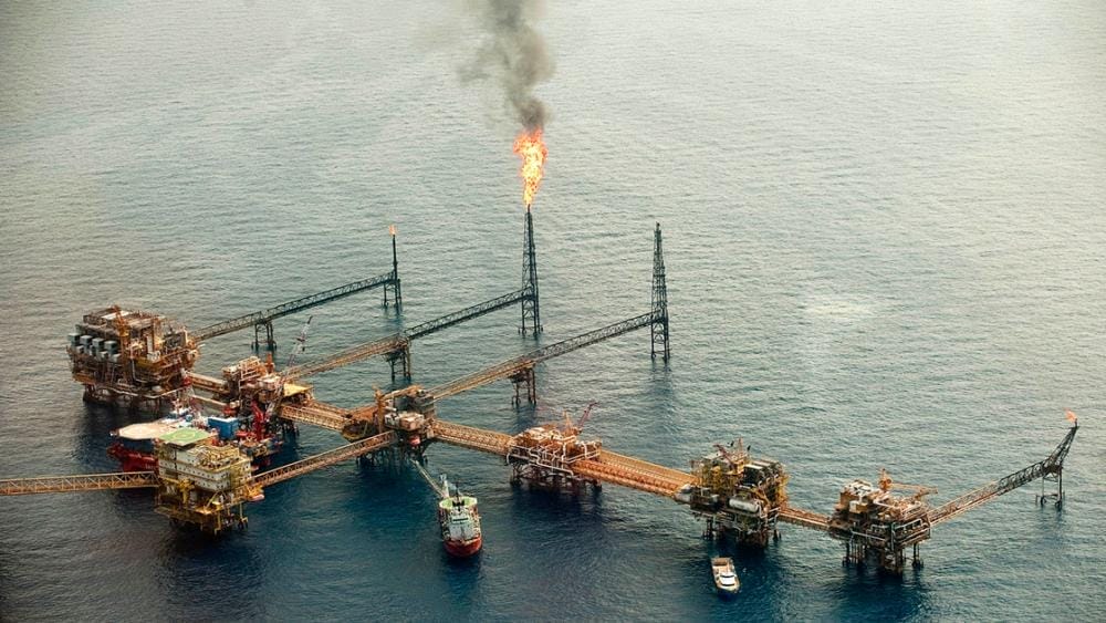 DURANTE muchos años desde al trabajar en la plataforma flotante REFORMA —1974— en diferentes medios de información platicamos la experiencia personal en las instalaciones de exploración y explotación petrolera en el denominado “Manto Cantarell”, frente a la Isla del Carmen Campeche