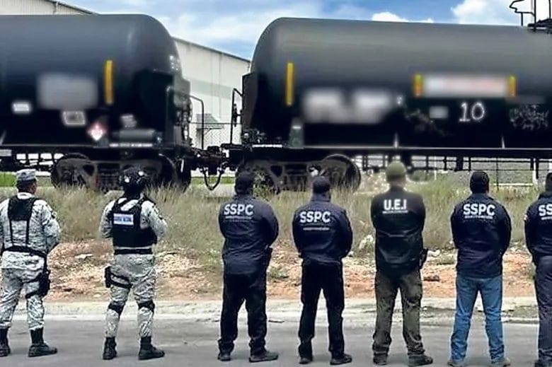 Pero en política como en la vida, nada es fruto de la casualidad pues la tragedia de Juan Camilo Mouriño Terrazo–Secretario de Gobernación con Felipe Calderón Hinojosa