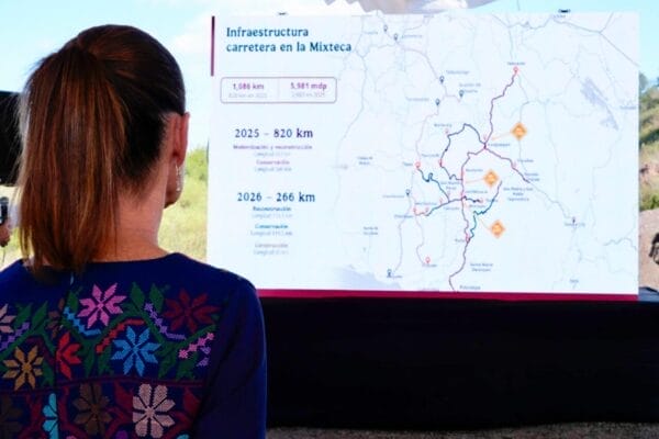 Mapa detallado de los tramos carreteros incluidos en el Plan Lázaro Cárdenas para la Mixteca Oaxaqueña.